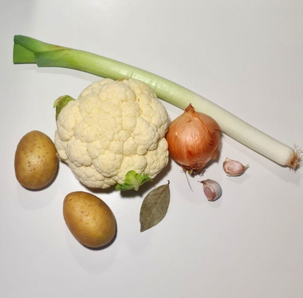 creamy cauliflower soup ingredients