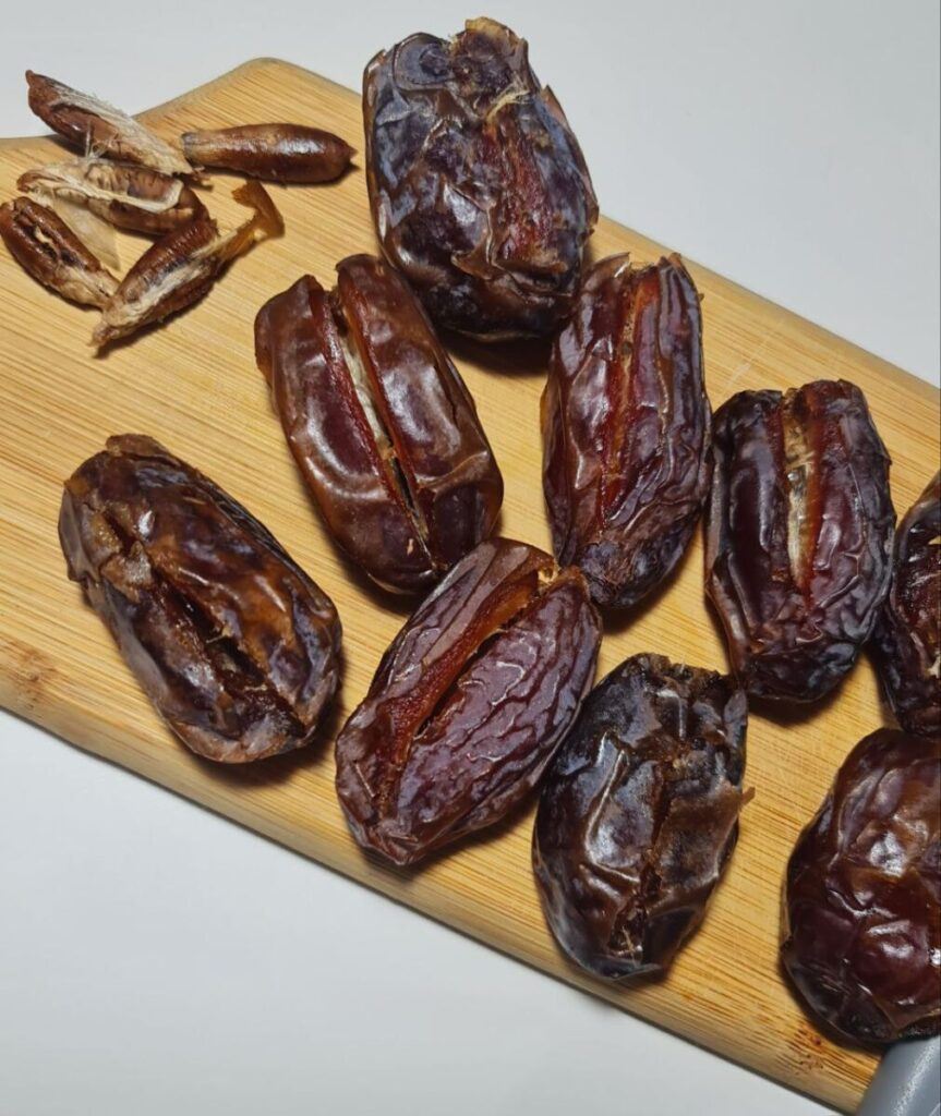 dates, cutted dates