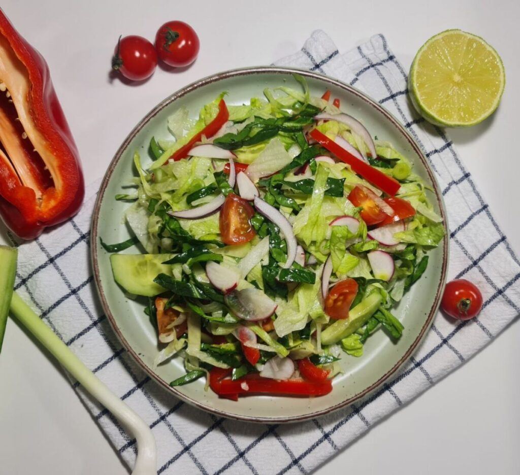 easy iceberg lettuce salad in 15 minutes