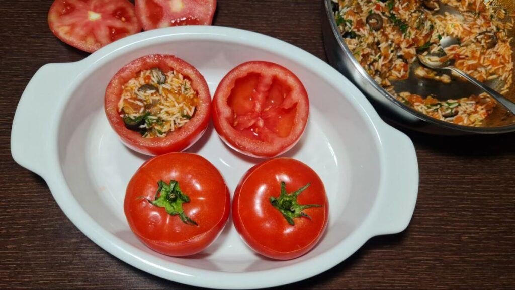 making greek stuffed tomatoes