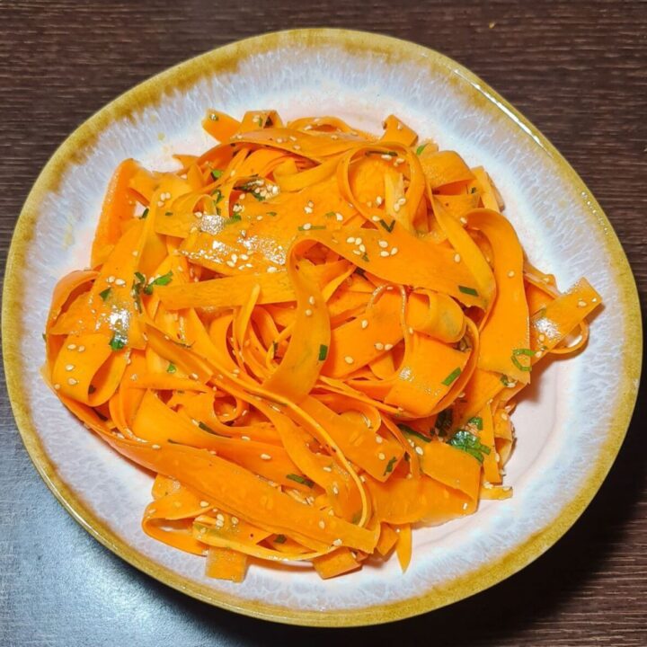 easy raw carrot salad