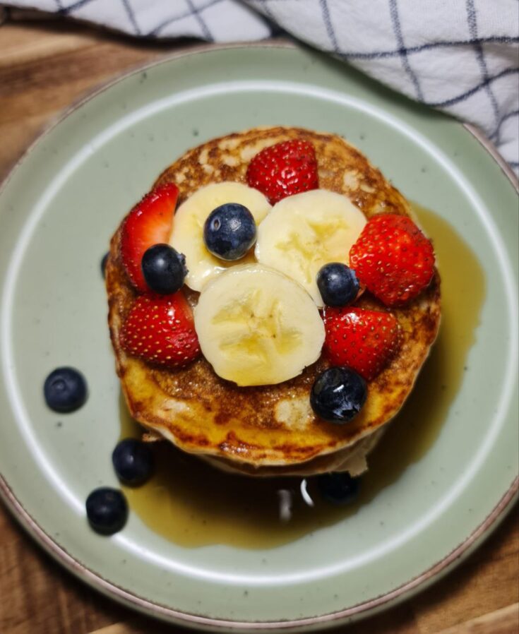 vegan banana pancakes serving