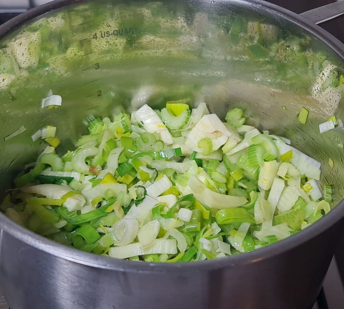 a pot of chopped leeks