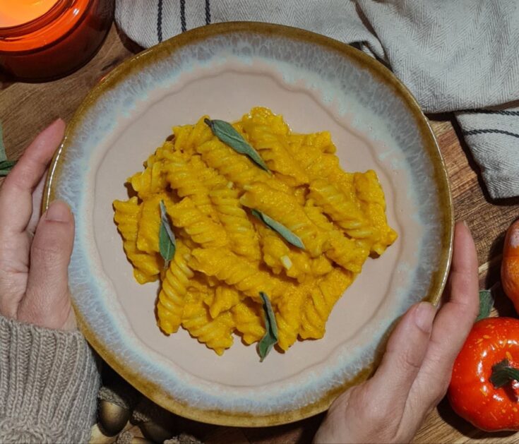 creamy vegan pumpkin pasta serving