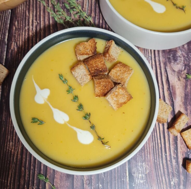 vegan creamy garlic soup bowl