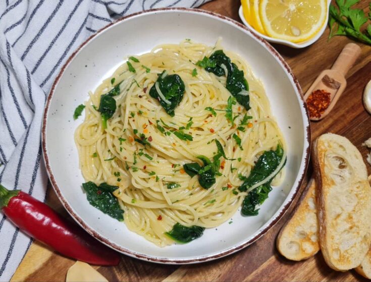 vegan spaghetti aglio e olio spinach plate top view