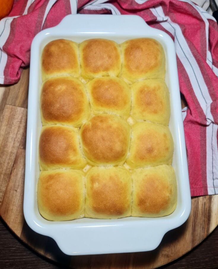 pumpkin dinner rolls