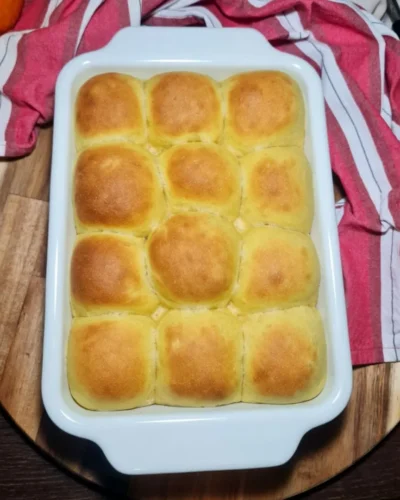 vegan pumpkin dinner rolls for thanksgving and christmas
