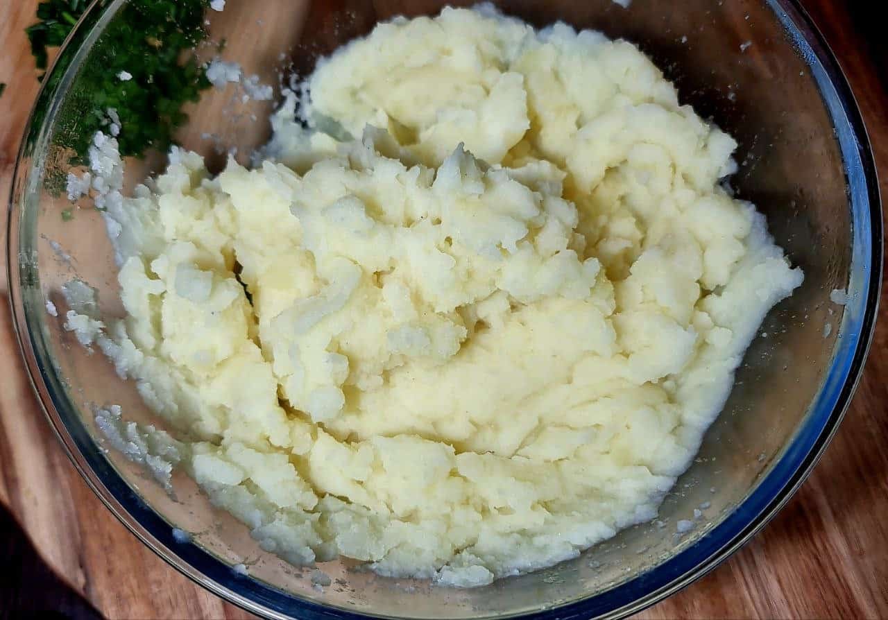 mashed potatoes in a bowl