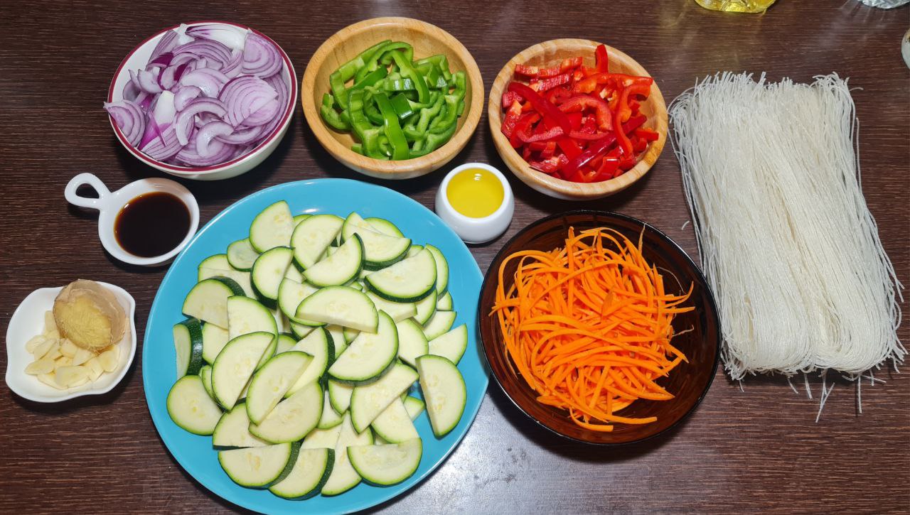 rice noodles with vegetables ingredients