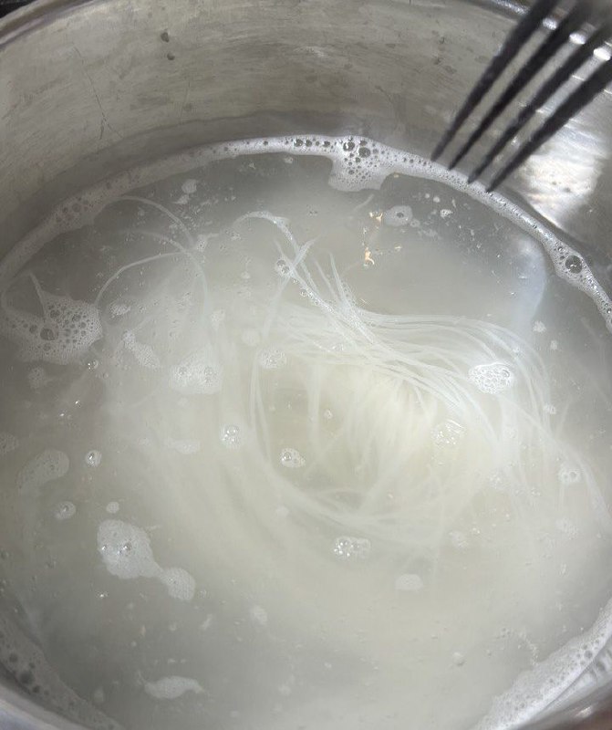 rice noodles cooking